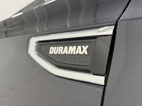 Used 2023 GMC Yukon XL SLT image 9