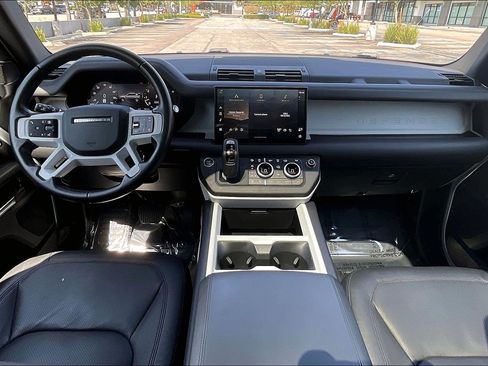 Certified 2025 Land Rover Defender 110 X-Dynamic SE AWD/4WD image 15