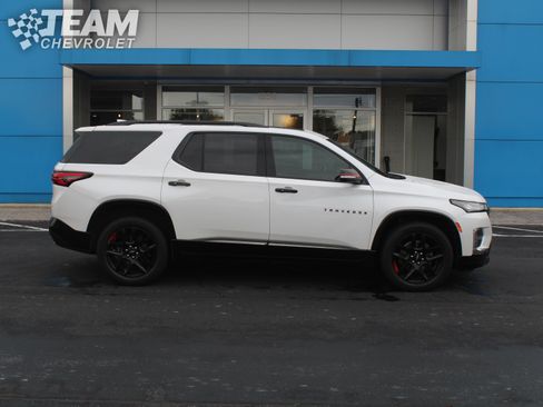 Used 2022 Chevrolet Traverse Premier w/ Redline Edition AWD/4WD image 3