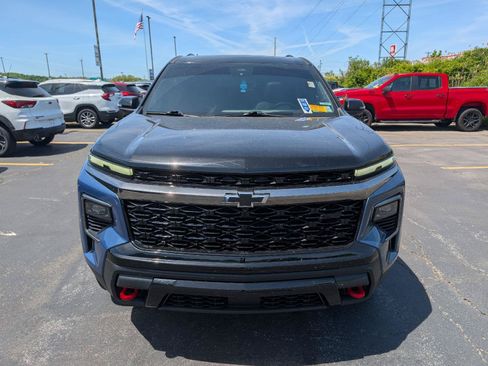 Used 2024 Chevrolet Traverse Z71 AWD/4WD image 2