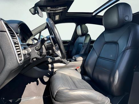 Used 2020 Porsche Cayenne image 17