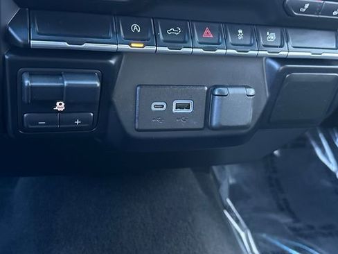 Used 2021 Chevrolet Silverado 1500 LT image 34