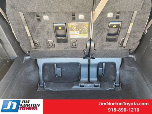 Used 2025 Toyota Sienna XLE image 32