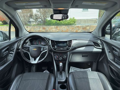 Used 2019 Chevrolet Trax LT w/ LT Convenience Package AWD/4WD image 29
