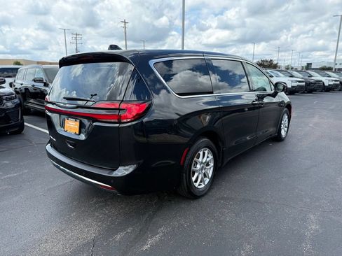 Certified 2023 Chrysler Pacifica Touring-L FWD image 4