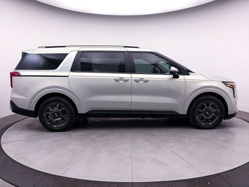 Used 2025 Kia Carnival EX image 44