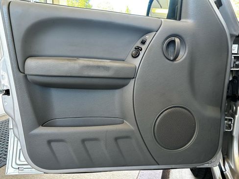 Used 2005 Jeep Liberty Sport AWD/4WD image 10