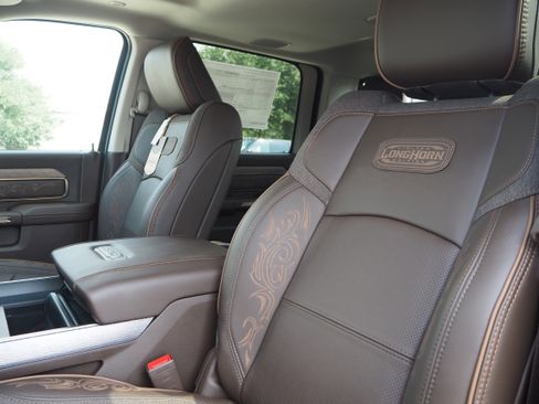 New 2025 RAM 2500 Limited image 26