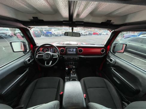 Used 2020 Jeep Wrangler Unlimited Rubicon w/ Cold Weather Group image 13