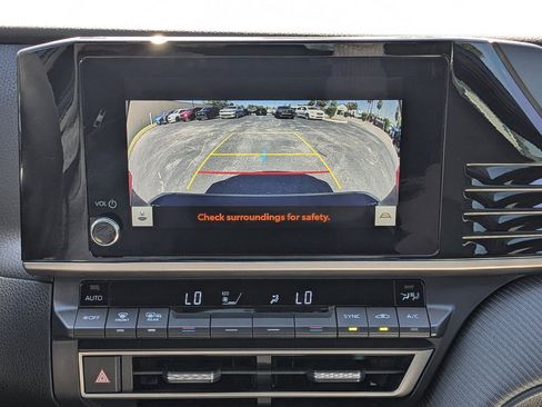 Used 2025 Toyota Camry SE w/ Convenience Package image 29