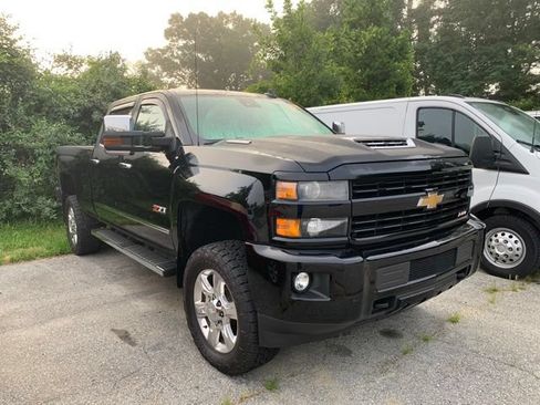 Used 2019 Chevrolet Silverado 2500 LTZ w/ Duramax Plus Package AWD/4WD image 2