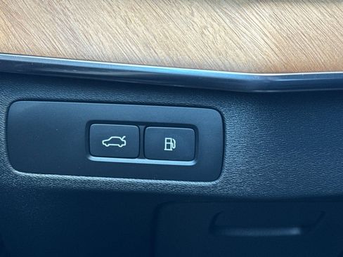 Used 2024 Volvo XC90 T8 Plus w/ Protection Package Premier image 32