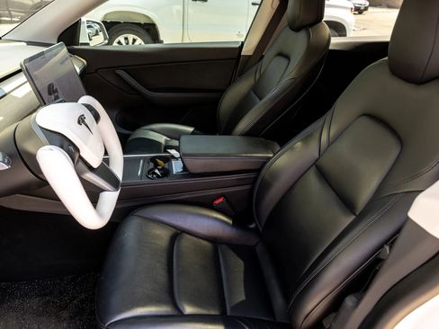 Used 2021 Tesla Model Y Long Range AWD/4WD image 16