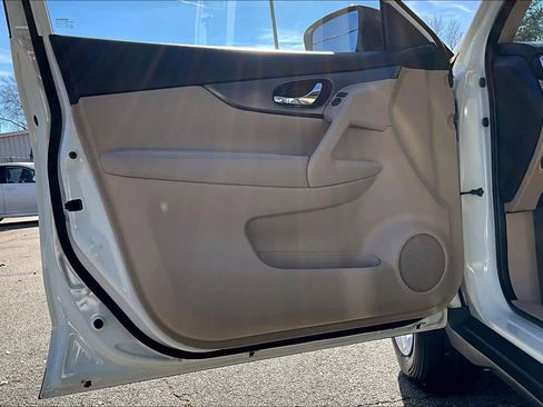 Used 2015 Nissan Rogue S image 20