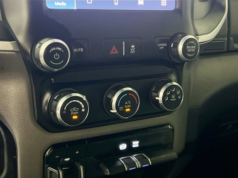 Used 2024 RAM 3500 Big Horn AWD/4WD image 27