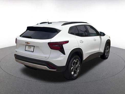Used 2025 Chevrolet Trax LT FWD image 14