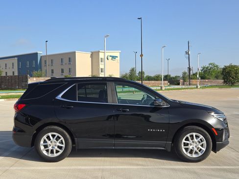 Used 2022 Chevrolet Equinox LT FWD image 2