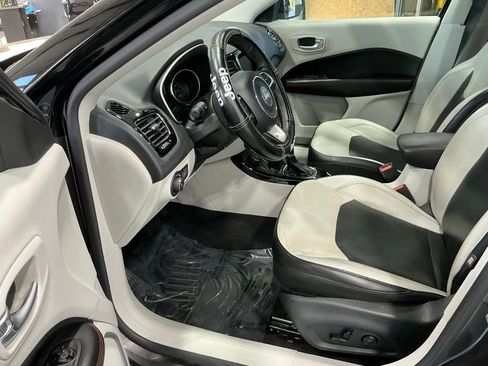 Used 2018 Jeep Compass Limited w/ Navigation Group image 3