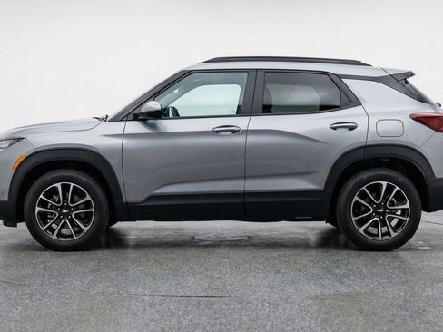 Used 2025 Chevrolet TrailBlazer LT image 5