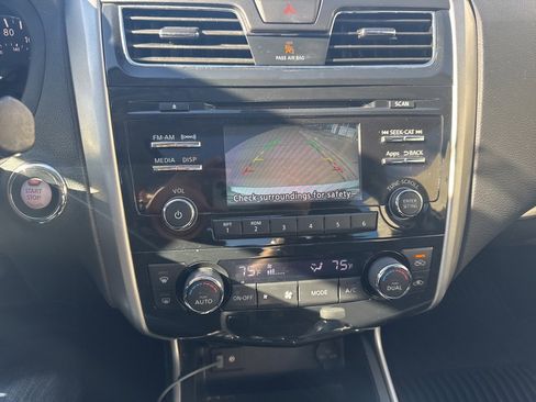 Used 2015 Nissan Altima 2.5 SV w/ Convenience Package image 11
