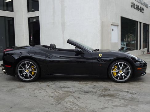 Used 2013 Ferrari California image 9