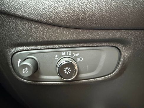 Used 2023 Chevrolet Equinox LT AWD/4WD image 46