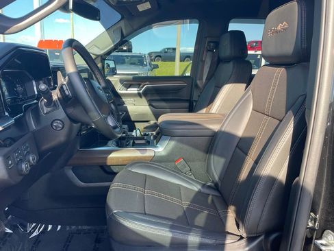 Used 2025 Chevrolet Silverado 1500 High Country w/ Midnight Edition AWD/4WD image 2