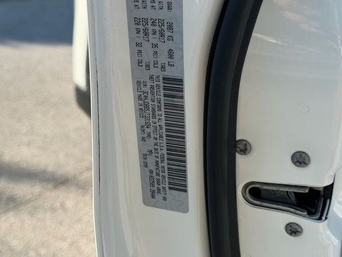 Used 2018 Jeep Compass Latitude w/ Popular Equipment Group AWD/4WD image 22