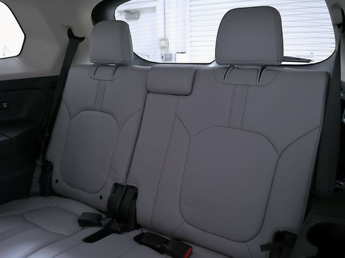 Used 2025 Honda Pilot EX-L image 23