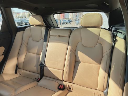 Certified 2023 Volvo XC60 B5 Ultimate w/ Climate Package image 25