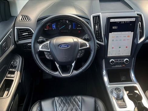 Used 2024 Ford Edge Titanium image 8