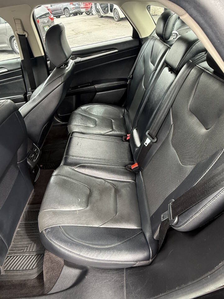 Used 2020 Ford Fusion Titanium FWD image 8