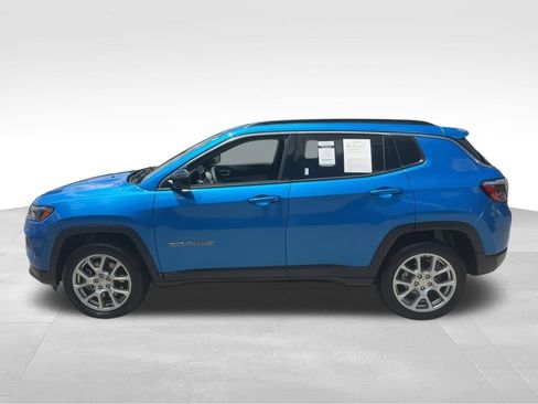 Used 2023 Jeep Compass Latitude AWD/4WD image 5