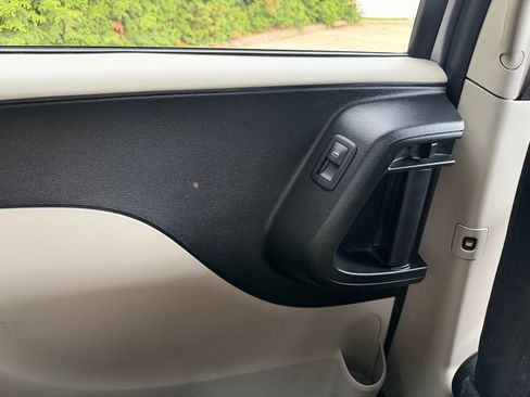 Used 2017 Dodge Grand Caravan SXT FWD image 24