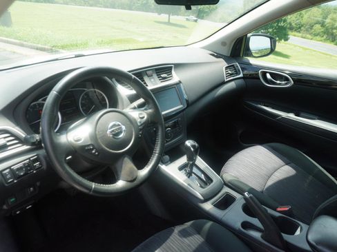 Used 2019 Nissan Sentra SV w/ Special Edition Package FWD image 15
