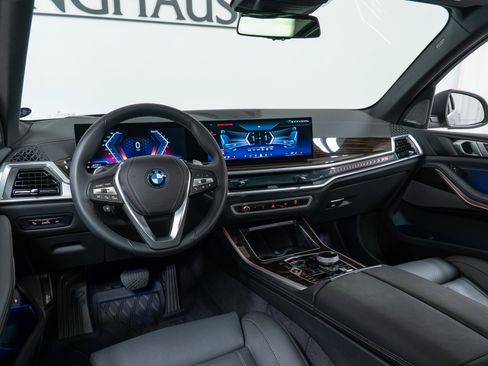 Used 2025 BMW X5 xDrive50e w/ Executive Package image 16
