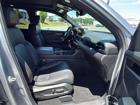 Certified 2025 Honda Pilot TrailSport image 18