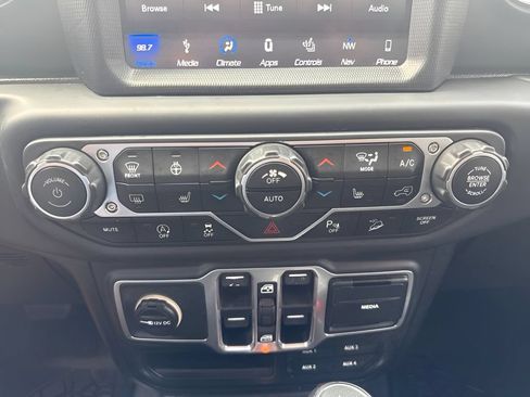 Used 2018 Jeep Wrangler Unlimited Sahara w/ Dual Top Group AWD/4WD image 12