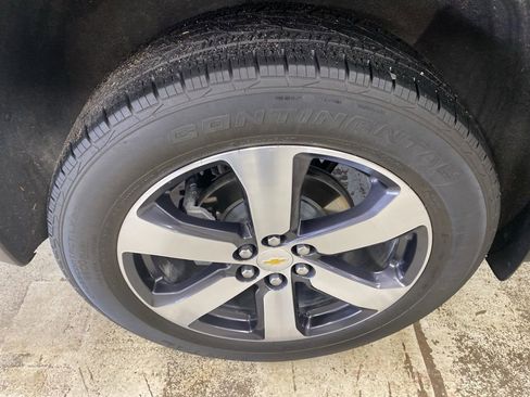 Used 2023 Chevrolet Traverse LT w/ LT Premium Package AWD/4WD image 10