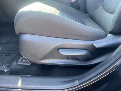 Used 2021 Toyota RAV4 LE FWD image 14