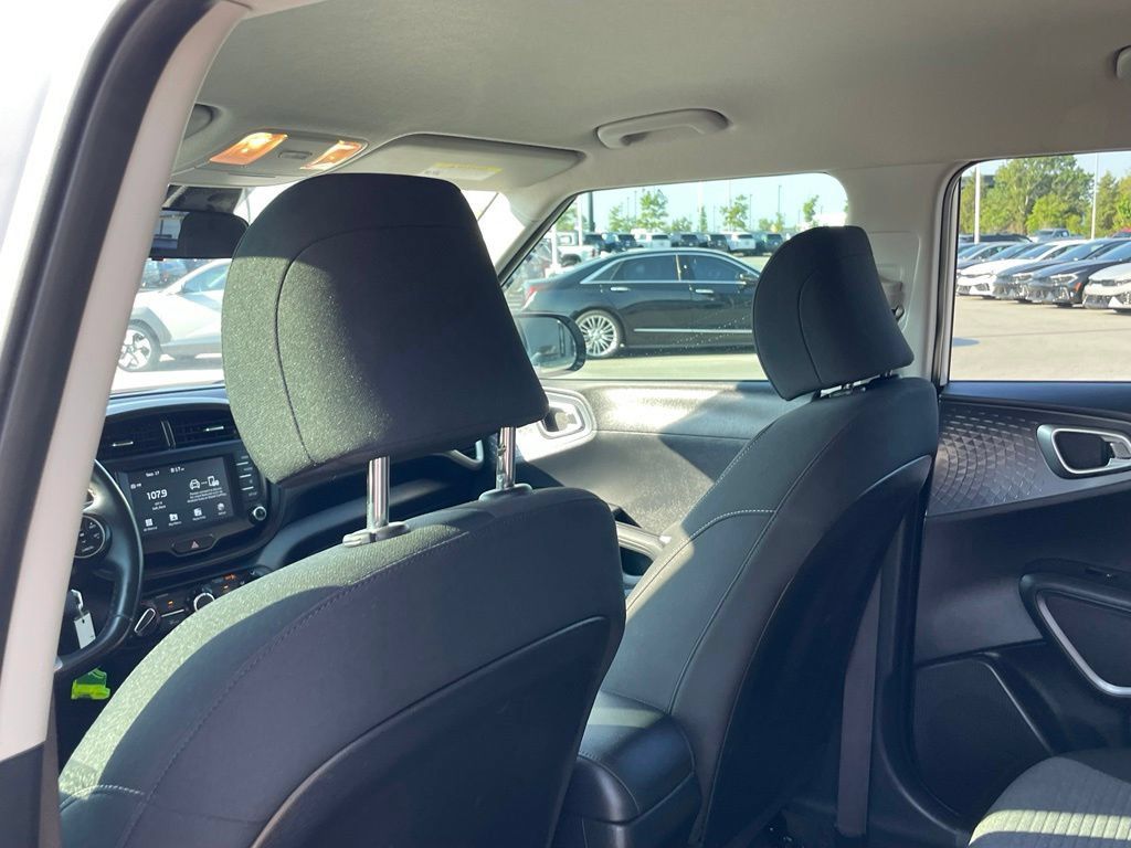 Used 2020 Kia Soul GT-Line FWD image 23