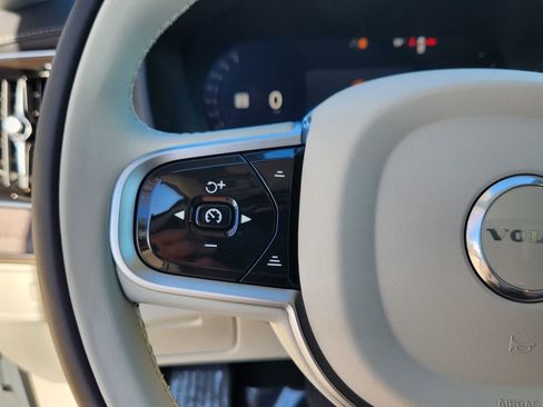 New 2026 Volvo XC90 T8 Ultra w/ Protection Package Premier AWD/4WD image 17