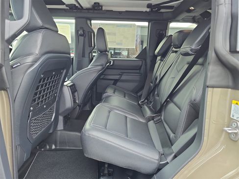 New 2025 Ford Bronco Badlands image 12