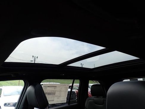 New 2025 Jeep Grand Cherokee Limited w/ Black Appearance Package image 18