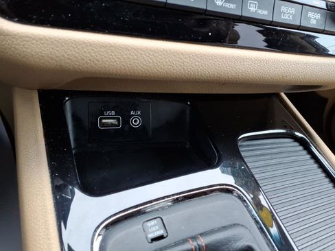 Used 2017 Kia Sedona SX image 22