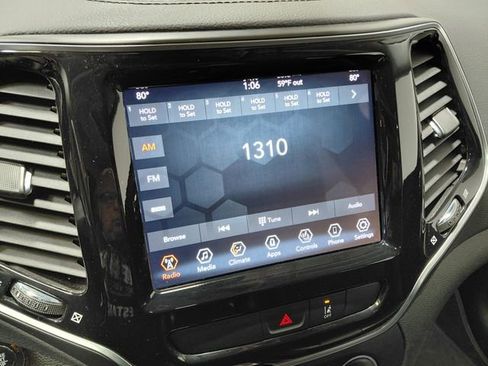 Used 2022 Jeep Cherokee Limited AWD/4WD image 32