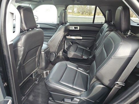 Used 2023 Ford Explorer XLT w/ Equipment Group 202A image 18