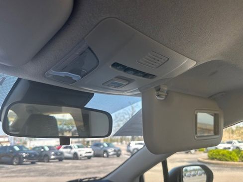 Used 2022 Toyota Corolla L image 12