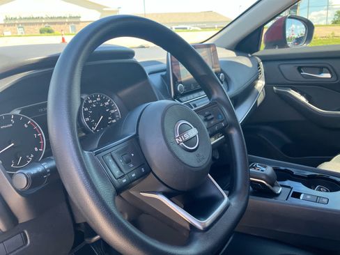 Used 2024 Nissan Rogue SV FWD image 9