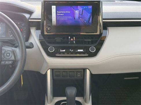 Used 2024 Toyota Corolla Cross L image 21